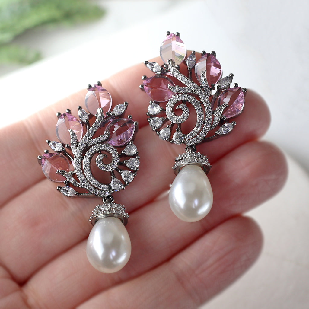 Light Purple / Pink Zircon Spiral Pearl Earring