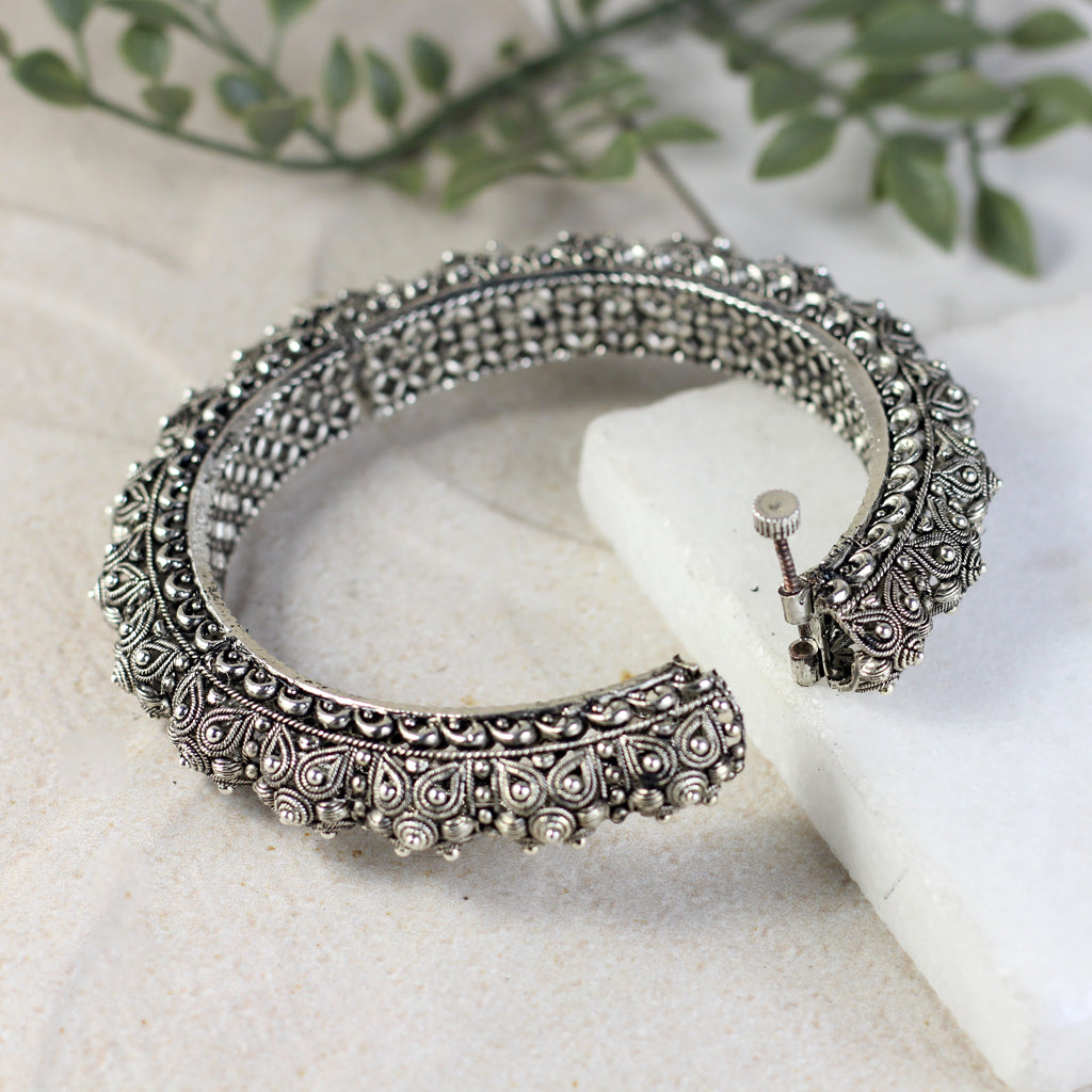 Statement Tribal Silver Lock Bangle