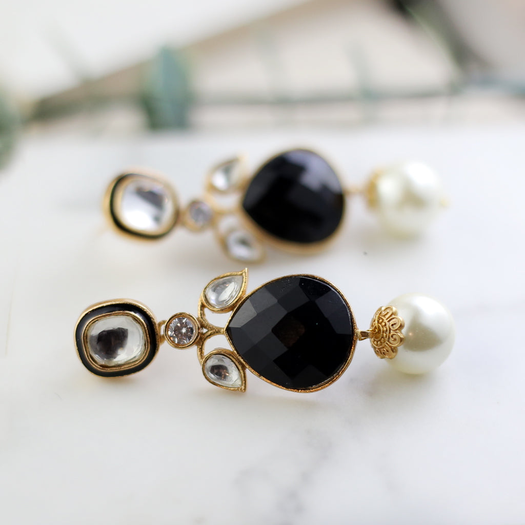 Pearl Black Drop Earring