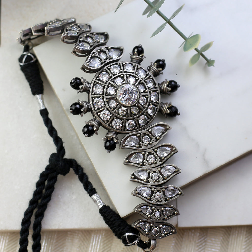 Statement Black Choker