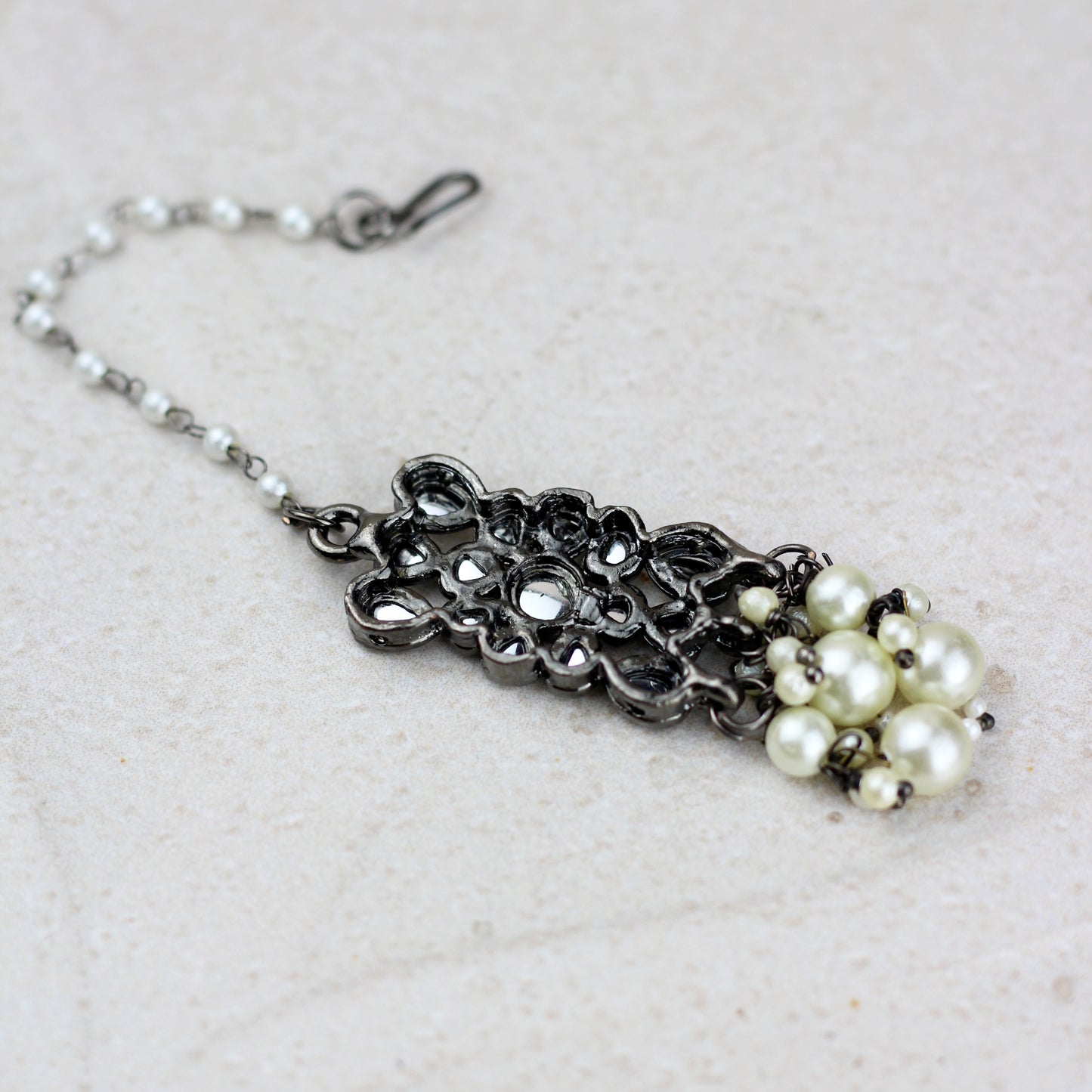 Black Statement Pearl Tika
