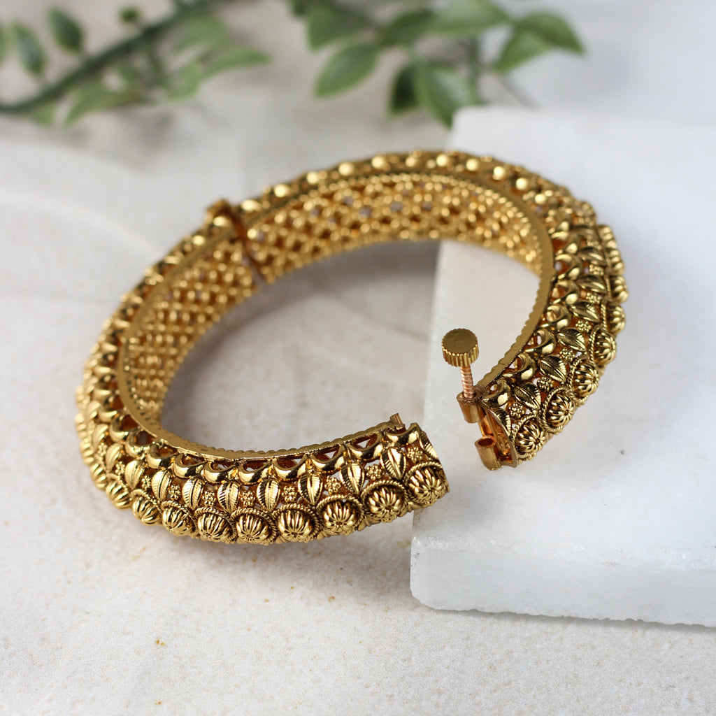 Lock hot sale bangles gold