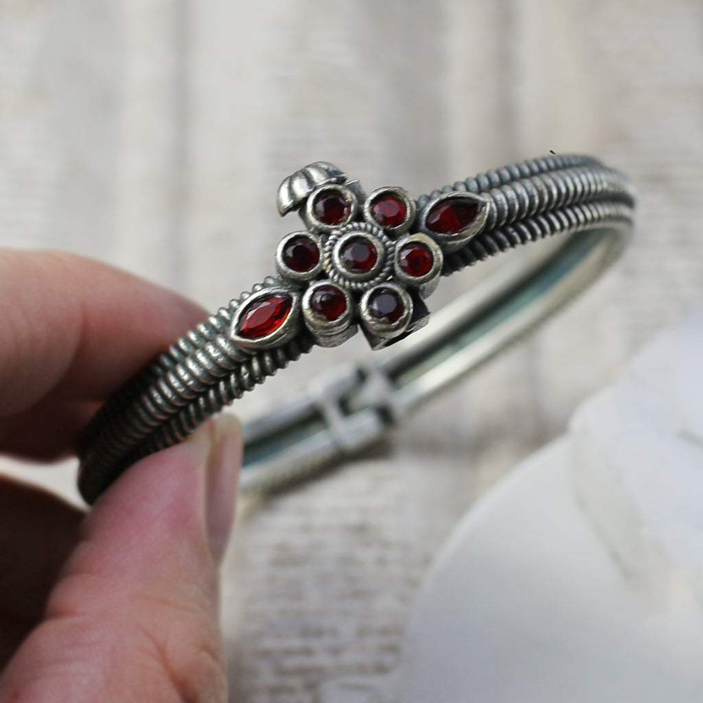 Red Tribal Lock Bangle - Rabal