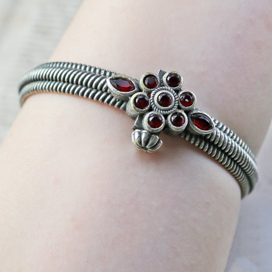 Red Tribal Lock Bangle - Rabal