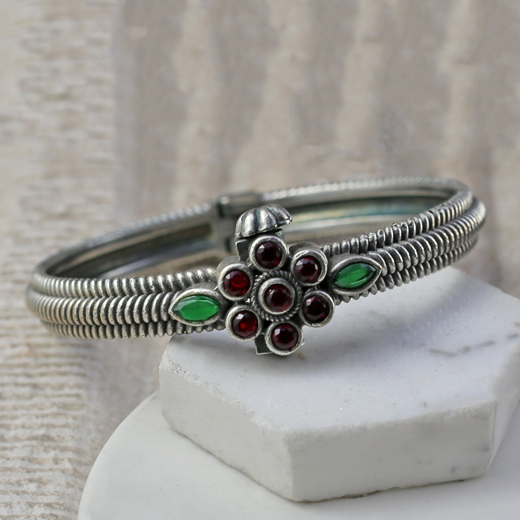 Red / Green Tribal Lock Bangle - Rabal