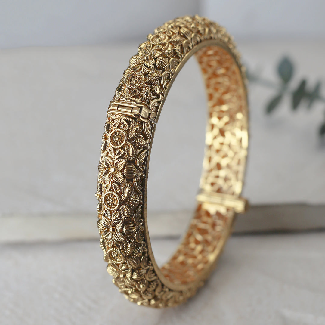 Floral Traditional Lock Bangle