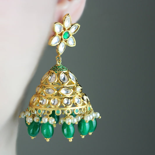 Statement Kundan Green Jhumke